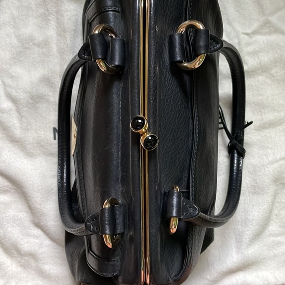 Marc Jacobs leather top handle / shoulder bag. Black leather with gold hardware - Picture 6 of 13